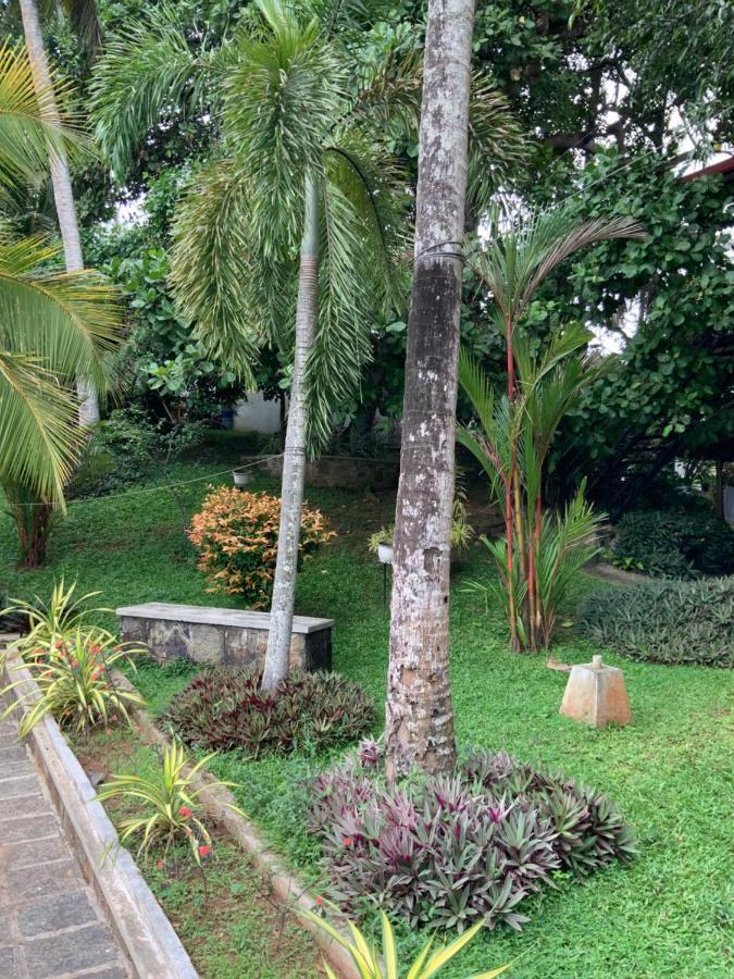 Lali Villa & Fruit Garden Galle Bagian luar foto